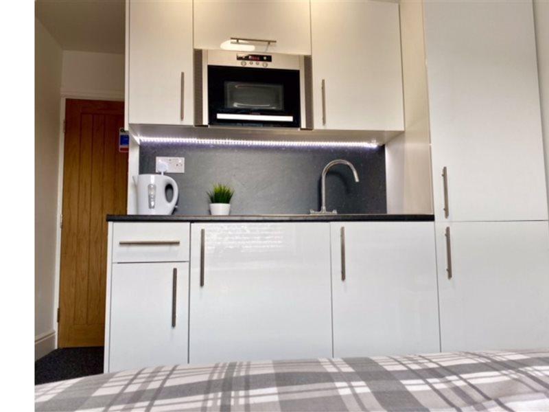 Oyo Hillcrest Studio Apartments Клийторпс Екстериор снимка